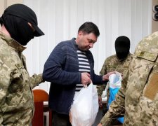 Интересно получилось: Вышинский отказался от паспорта и поплакался Путину