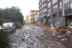 Камені летіли з неба: у Дніпрі розгромили припарковані машини, - водії, закрийте очі