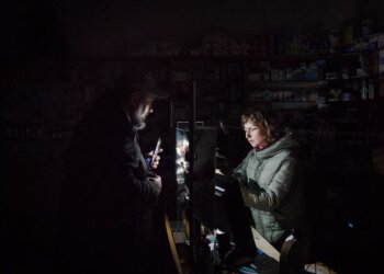Украинцы без света, скриншот: YouTube