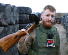 Российскому пропагандисту набили лицо в центре Донецка: видео
