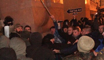 Офіс Ахметова назвав оунівців "ворогами народу"