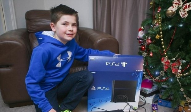 У хлопчика вкрали PlayStation 4 на Різдво та замінили книгами (фото)