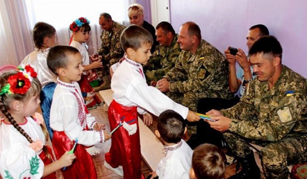 Военные взяли шефство над детсадами в зоне АТО (фото) 