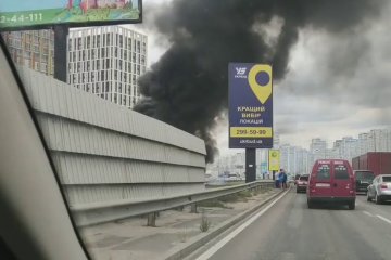 В Одесі машина з людьми спалахнула на ходу, нещасні кричали від жаху: відео не для слабкодухих