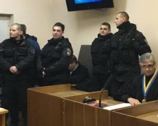 Драки, выстрелы и газ: суд над Трухановым превратился в побоище