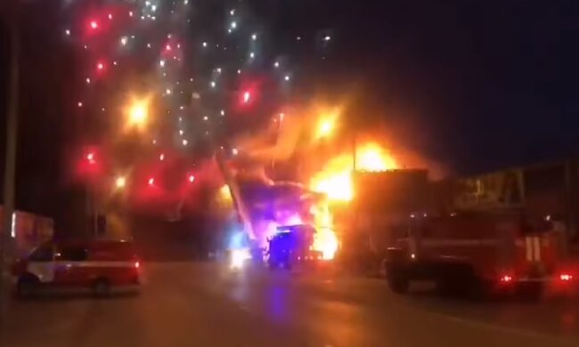 Пожар на рынке пиротехники в Ростове, скриншот видео