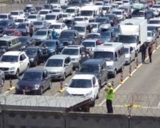 Крымские автомобилисты оказались в ловушке
