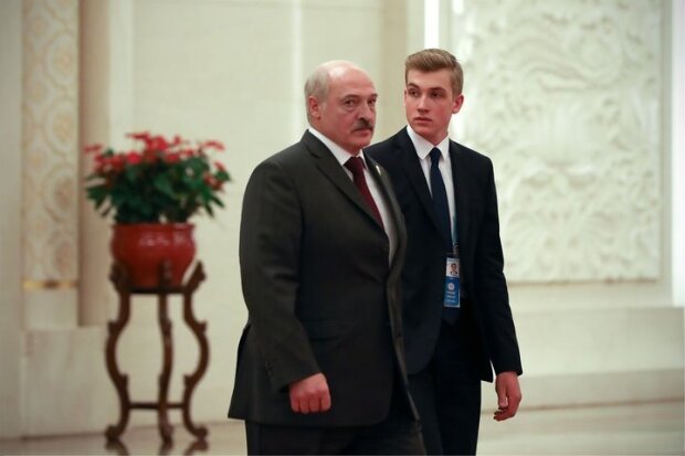 "Колькє пора вибирати собі гарем": в мережі висміяли сина Лукашенка, помітили з десятком дівчат