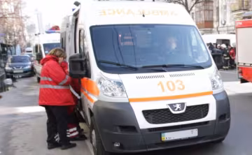 Тіло знайшли в клумбі: загадкова трагедія поставила Київ на вуха
