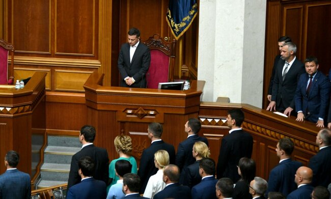 Зеленський вдруге вніс на розгляд Ради закон про "євробляхи": чого чекати водіям