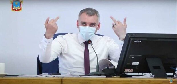Мэр Николаева показывал в прямом эфире неприличные жесты  — сурдопереводчик не нужен