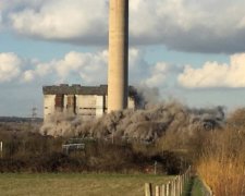 В Британії обвалилася електростанція (фото, відео)