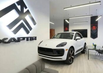Porsche директора и миллионы донатов: СМИ рассказали о фонде «Хартия» Кожемяка