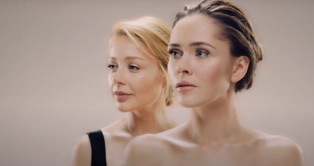 Тина Кароль и Юлия Санина, скриншот из видео