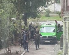 Вбивство копів у Дніпрі: штурм будівлі закінчено