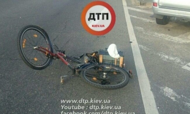 У Києві позашляховик збив велосипедиста