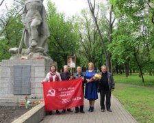 "Декомунізація": вінницькі націоналісти накинулися на пенсіонерів