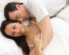 Чому спати в обіймах корисно для здоров'я