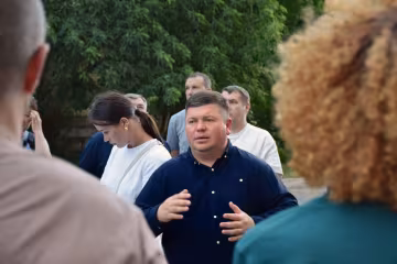Нічний терор на Виноградарі: очільник Подільського району приїхав до зруйнованого дроном будинку та розповів, як людям отримати гроші на ремонт