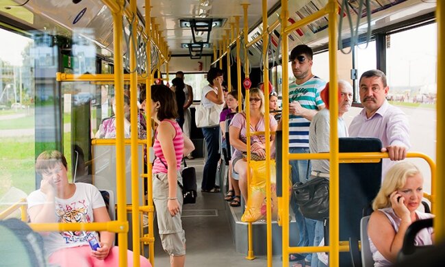 Франківчани чекають на е-квитки, Марцінків не поспішає: коли зникнуть допотопні талони