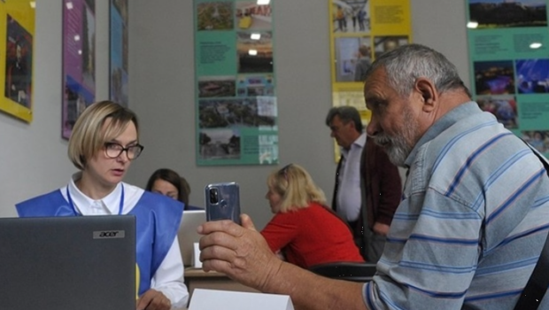 По 120 доларів на кожного члена сім'ї: українцям запропонували отримати нову грошову допомогу