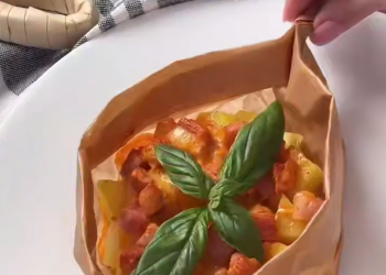 Човники з картоплею та шинкою, кадр з відео