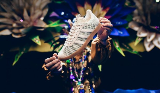 Adidas випустив тематичні кросівки з нагоди фестивалю Марді Гра