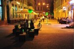 Зробили зауваження: у Львові п'яна банда напала на літнє подружжя, страшна розправа потрапила на відео