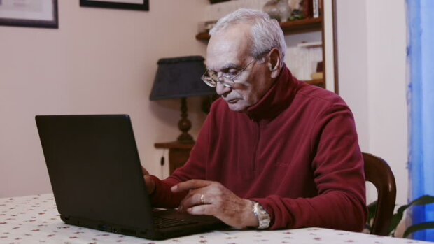Как проверить страховой стаж онлайн перед выходом на пенсию: простая инструкция для украинцев
