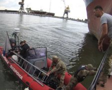 Водолазы-спецназовцы показали мастер-класс: видео