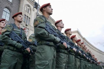 Чому військовий марш на Майдані - це помилка - політик