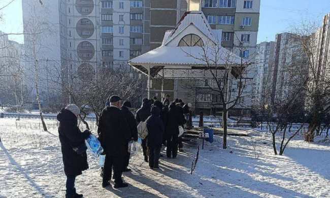 Українці, черга, фото із соцмереж