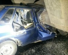 Смертельна ДТП: матір "привезла" себе і сина під танк (ФОТО)