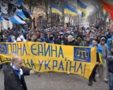 Масова хода футбольних фанатів в Одесі (відео)