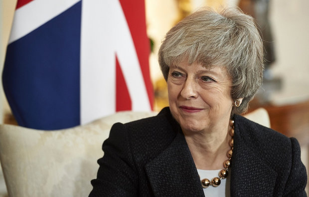 Парламент Великобритании провалил вотум недоверия: Тереза Мэй потирает руки