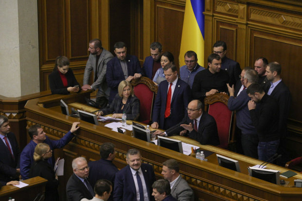 Романенко показал суть "коалиции Порошенко": "Конституцию на х**х вертели"