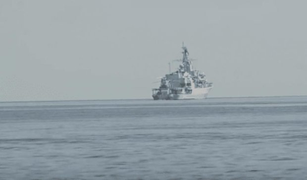 Украинские ВМС разобрались с российским кораблем (видео)