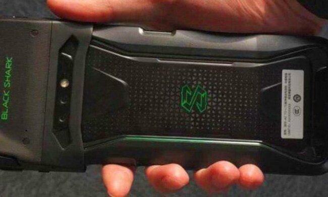 Xiaomi Black Shark размели за секунды