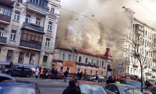 Центр Киева в дыму – горит ресторан