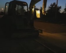 Крымские оккупанты ночью превращают пляжи в асфальт
