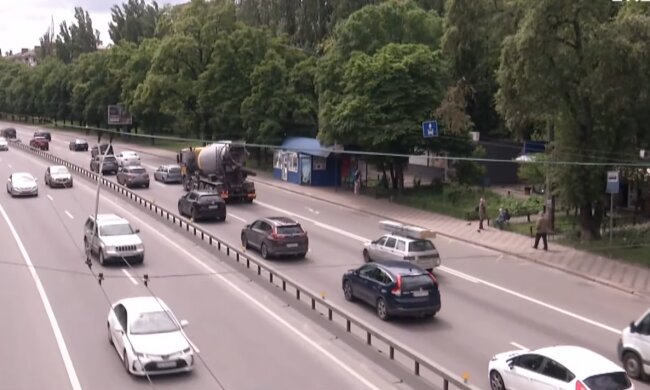 Дорожное движение, скриншот с видео