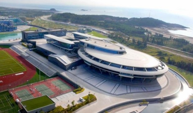 Китаец построил офис в виде звездолета из "Star Track"