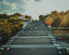 Оксамитовий сезон в Одесі: порожні пляжі і низькі ціни