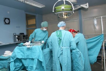 В желудке ребенка нашли огромный ком волос