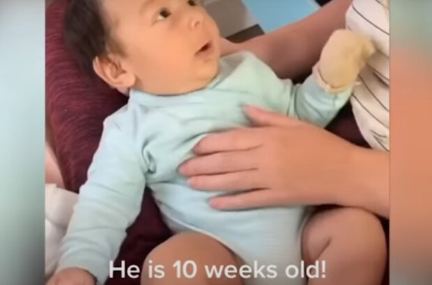 Младенец-вундеркинд заговорил в 10 недель, трогательно до слез: "Я люблю тебя, мама!"