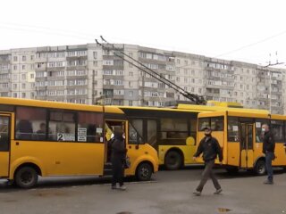 Громадський транспорт, кадр з відео