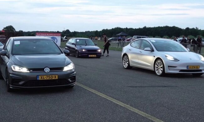 VW Golf R проти Tesla Model 3 Performance, скріншот