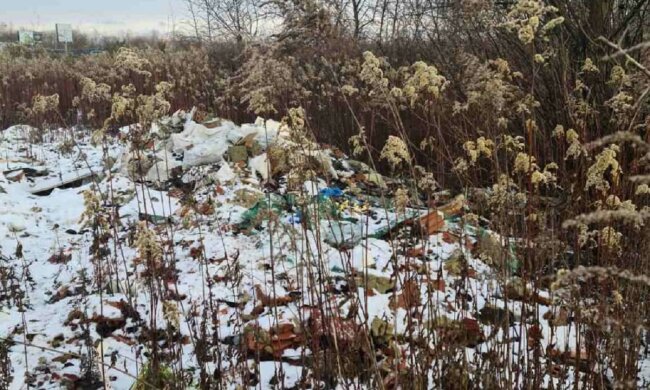 Под Львовом нашли свалку с медицинскими отходами: Facebook полиция Львовской области
