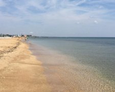 Опубліковані фото кримських пляжів у розпал оксамитового сезону