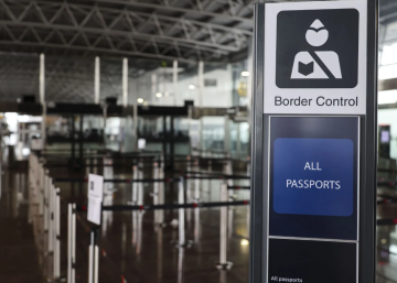 Паспортний контроль, перетин контролю, зображення з вільних джерел